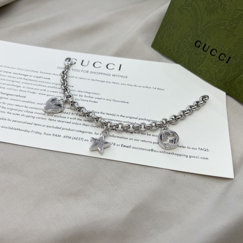 G*u*i bracelets